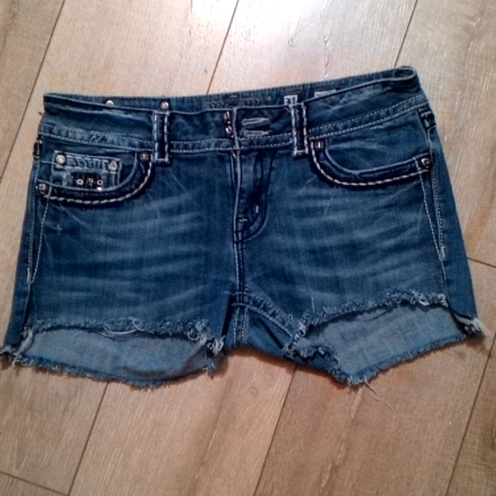 Miss Me Shorts - Size 31